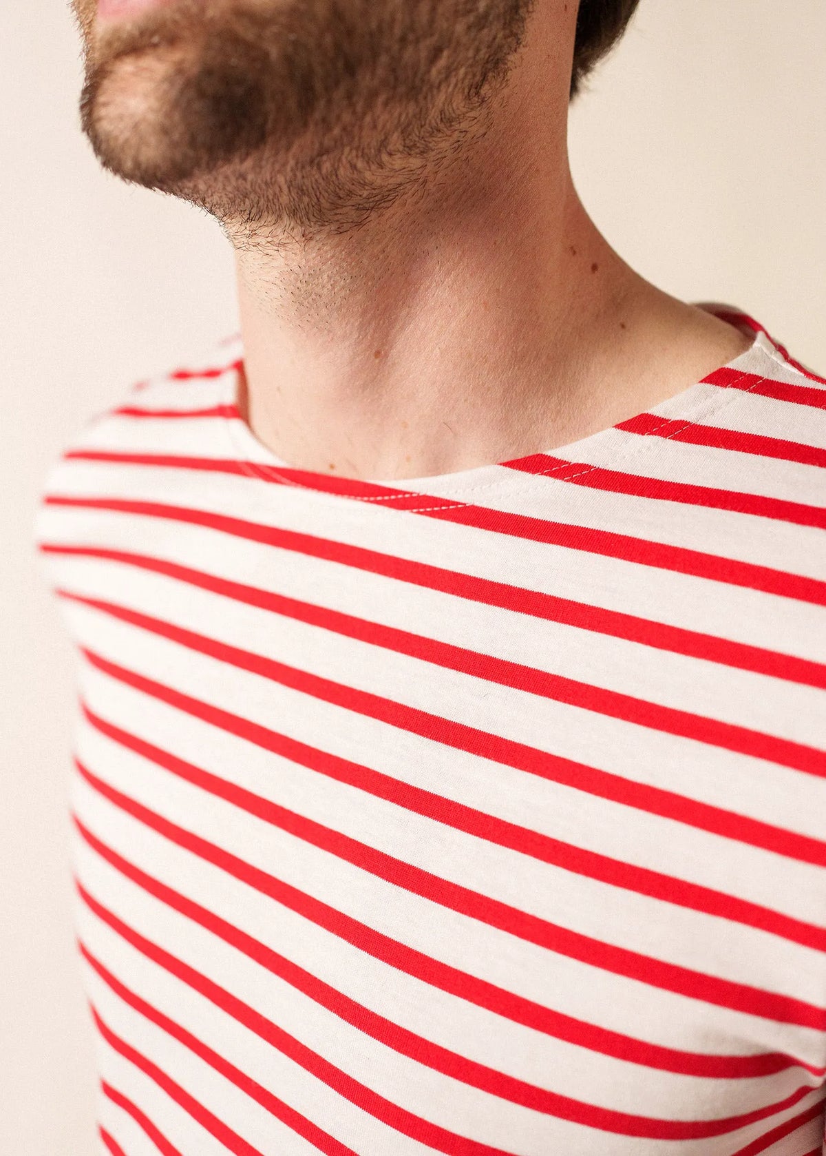 WHITE / RED