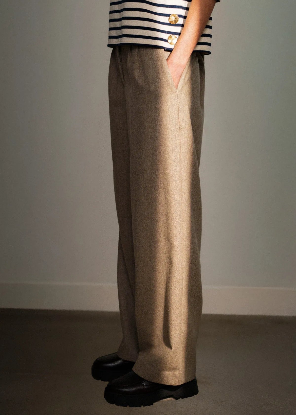 DARK BEIGE