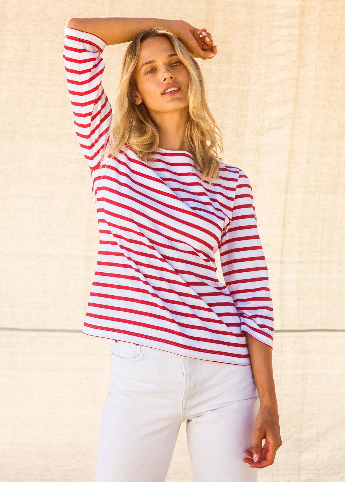 WHITE / RED