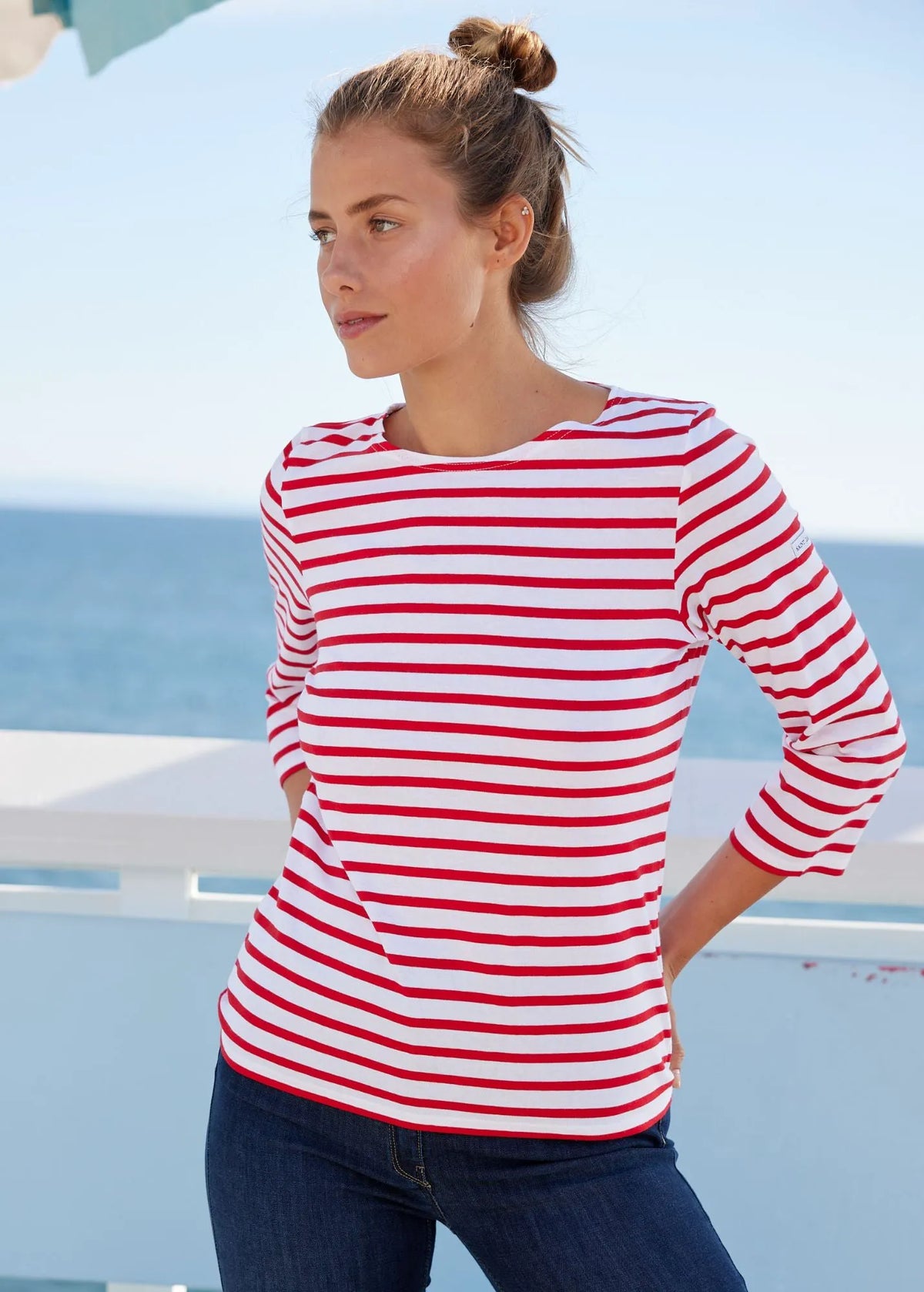 WHITE / RED