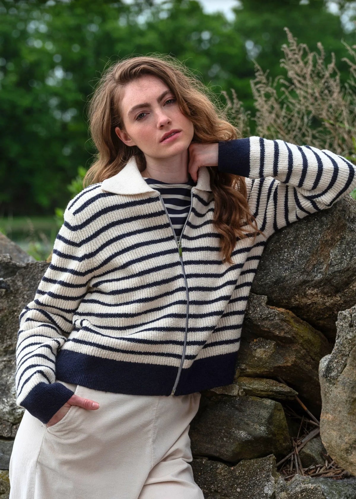 IVORY / NAVY