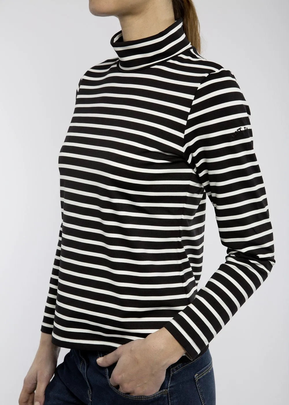 BLACK / IVORY